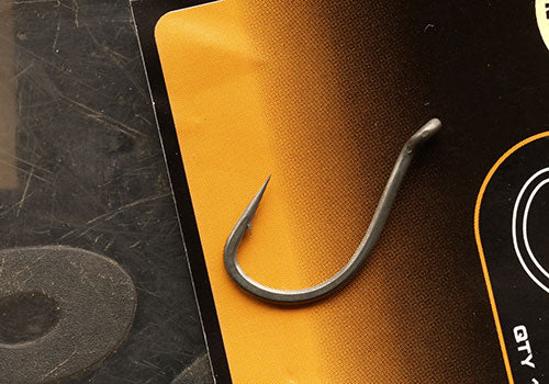 Fox Edges Stiff Rig Straight