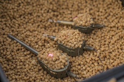 Guru Extra Distance Hybrid Feeders